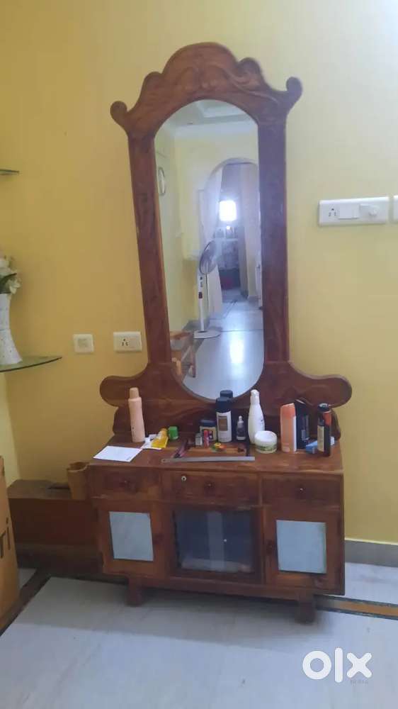 Dressing table teak wood