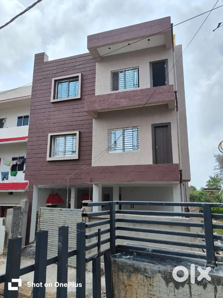 2BHK FLAT WITH PARKING FOR FAMILY