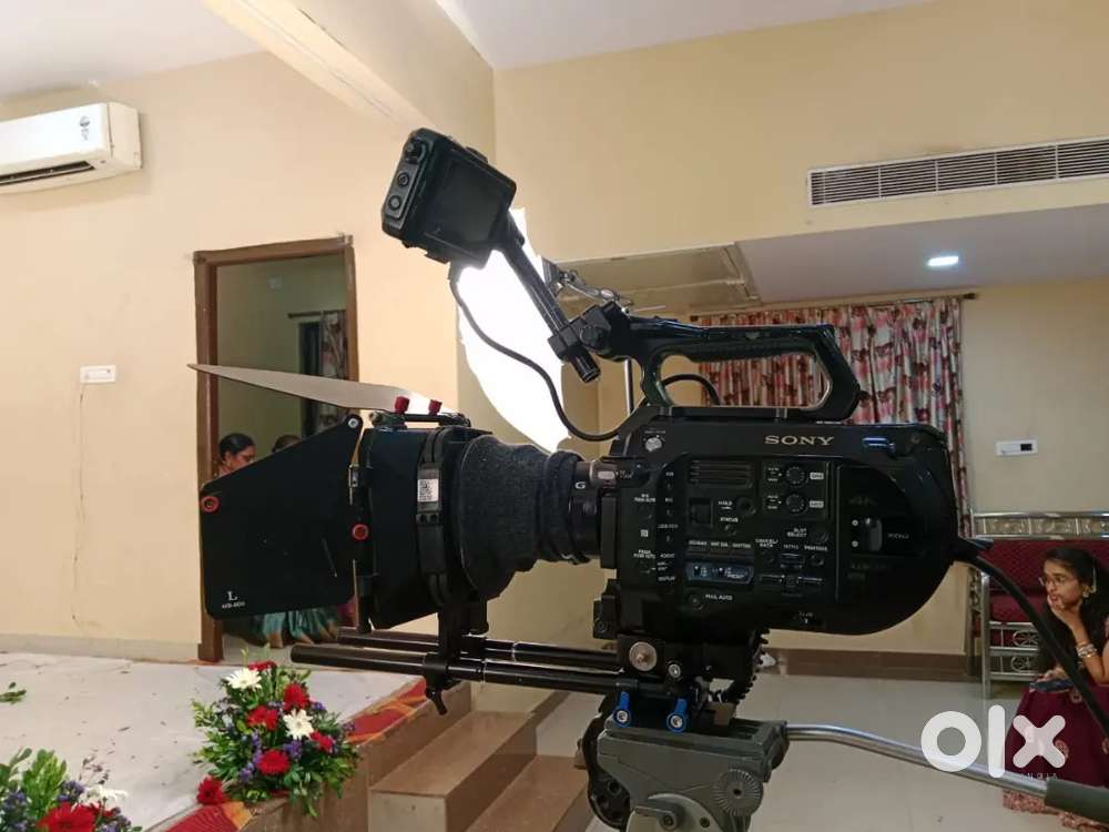 Sony FS7 camera Body
Sony 18 - 105 Lens