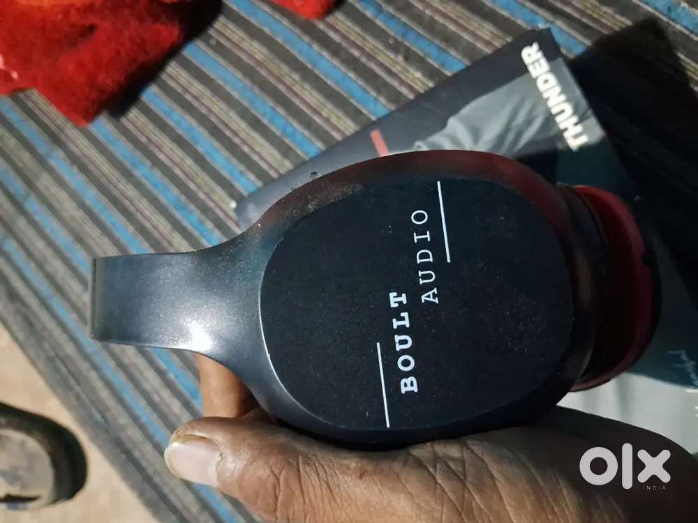 A boult headphones