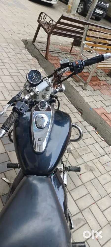 Spelling for bike model avenger 220 CC selling prisc 30000 bleck