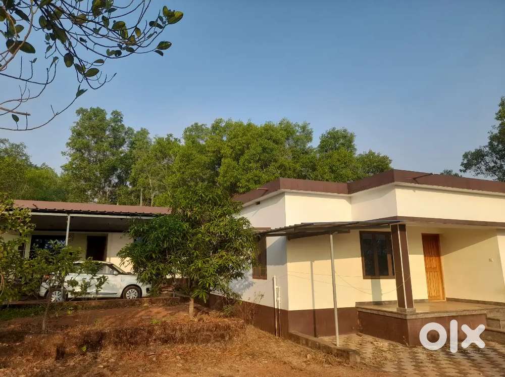 7000/ month, 2 bed room hall, near poinachi, mylatty