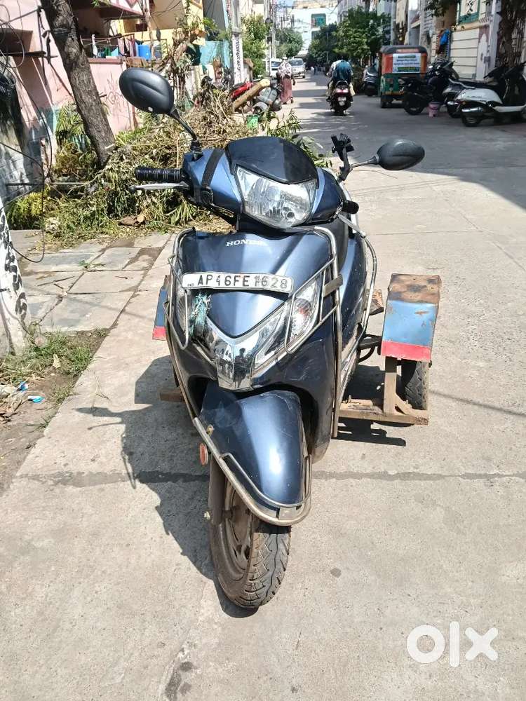 Good running condition 3 wheels activa complete vehicle