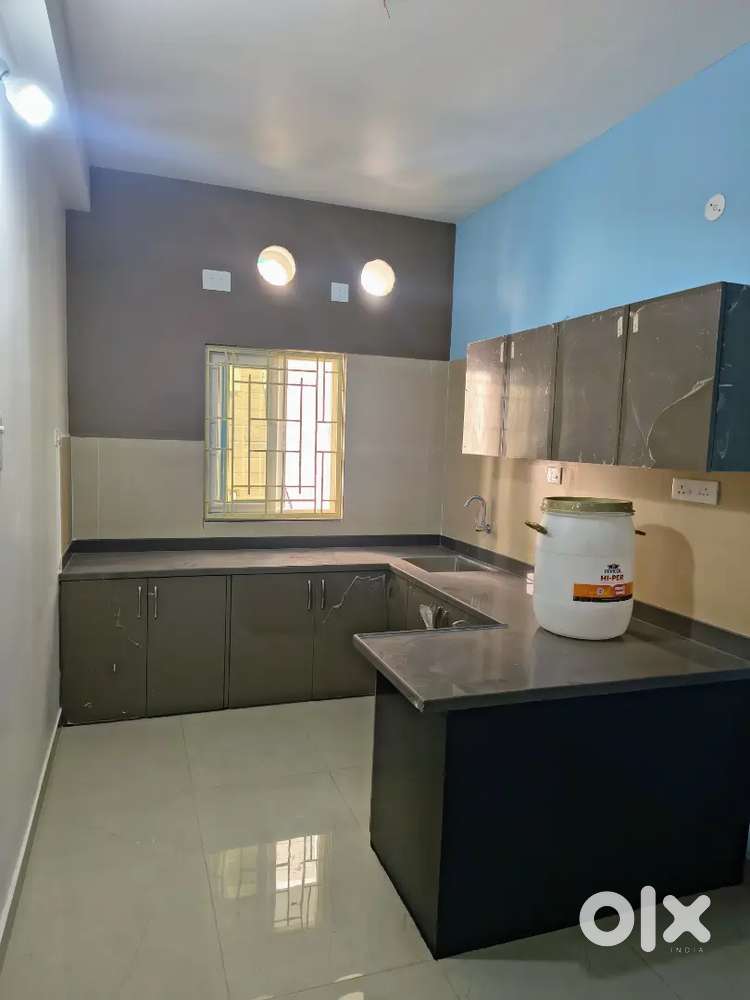 2bhk semi furnished ( modular kitchen available)