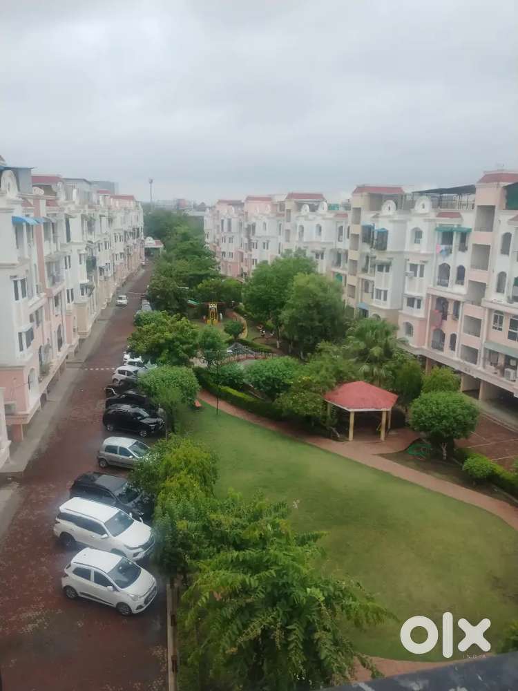3 BHK Flat E-3 Arera Colony Near 10 no market