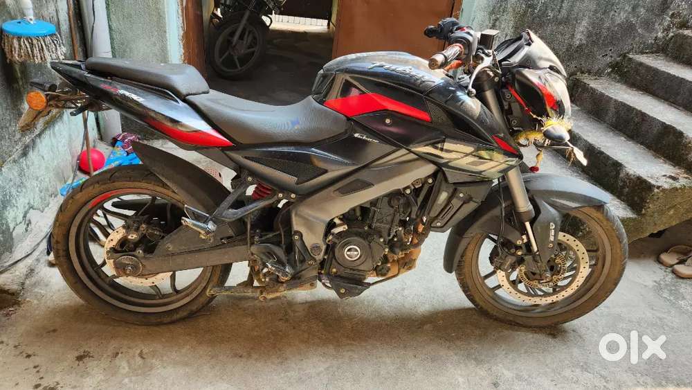 NS 200 back tyre need to be change , piche wala tyre change karna hoga