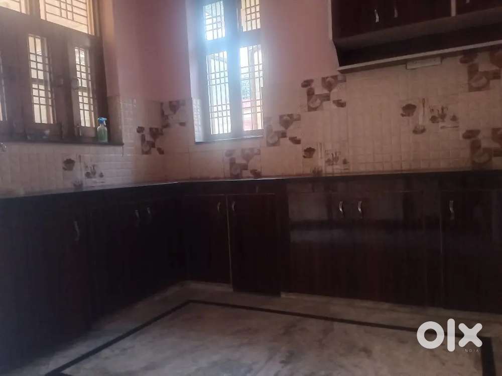 1 kitchen, Toilet/Bath and 2 Room