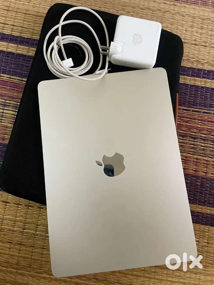 Apple MacBook Air M4 16GB 256GB Battery Cycle 22  New 6.5mnt warranty