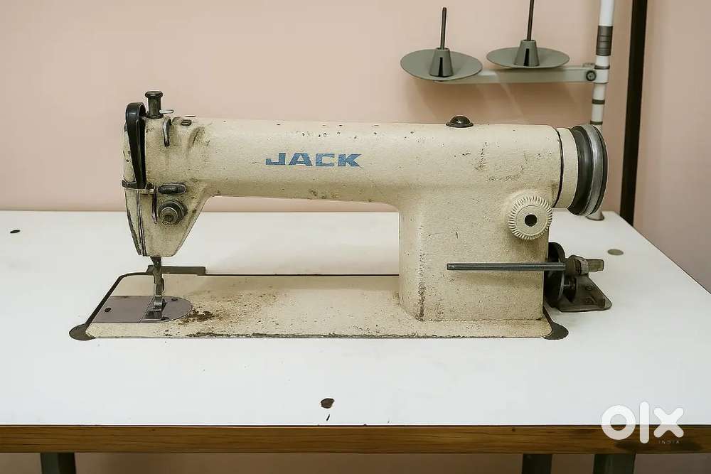 Juki Electric Sewing Machine in Good Condition for Sale