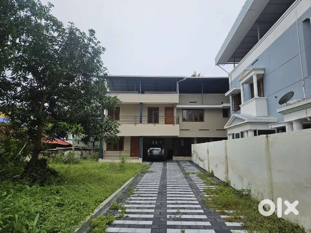 BIG INDEPENDENT HOUSE 4 SALE IN SASTHAMANGALAM 7500 SQFT 7+PARKING