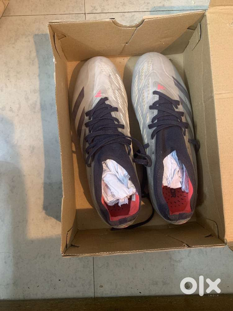 Predator 24 PRO football shoes SIZE uk 8