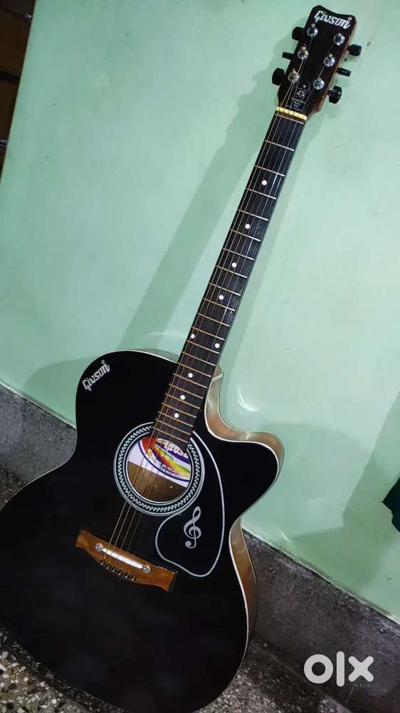 Guitar urgent sell Negotiable till 30th October