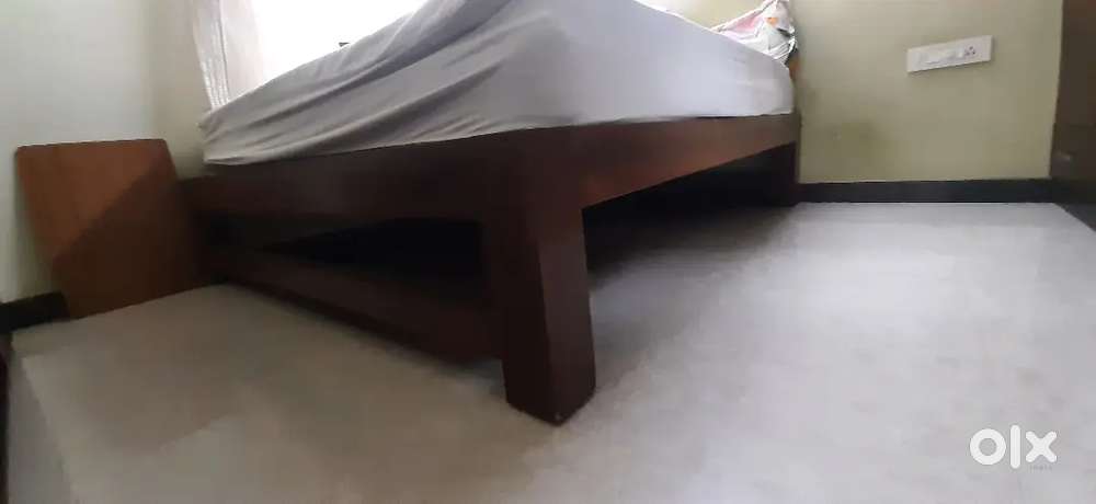 King size wooden cot for sale