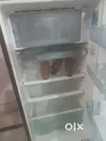 SAMSUNG FRIDGE IN  GOOD CONDITION FOR SALE