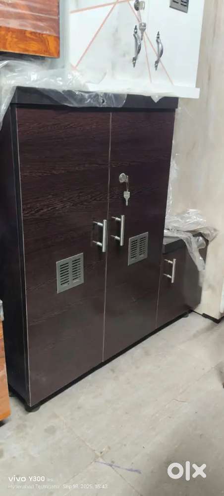 Shoe rack L type brand new in workshop godown hardwood direct factory