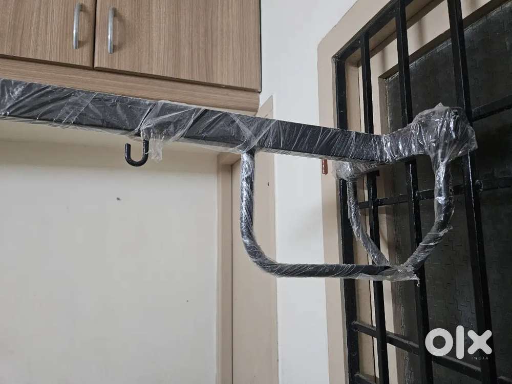 Cradle metal hanger