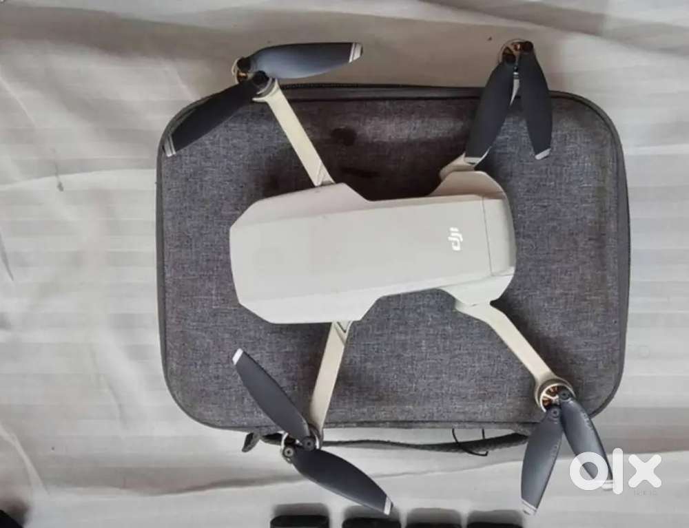 Dji movic mini 4 battery and full combo