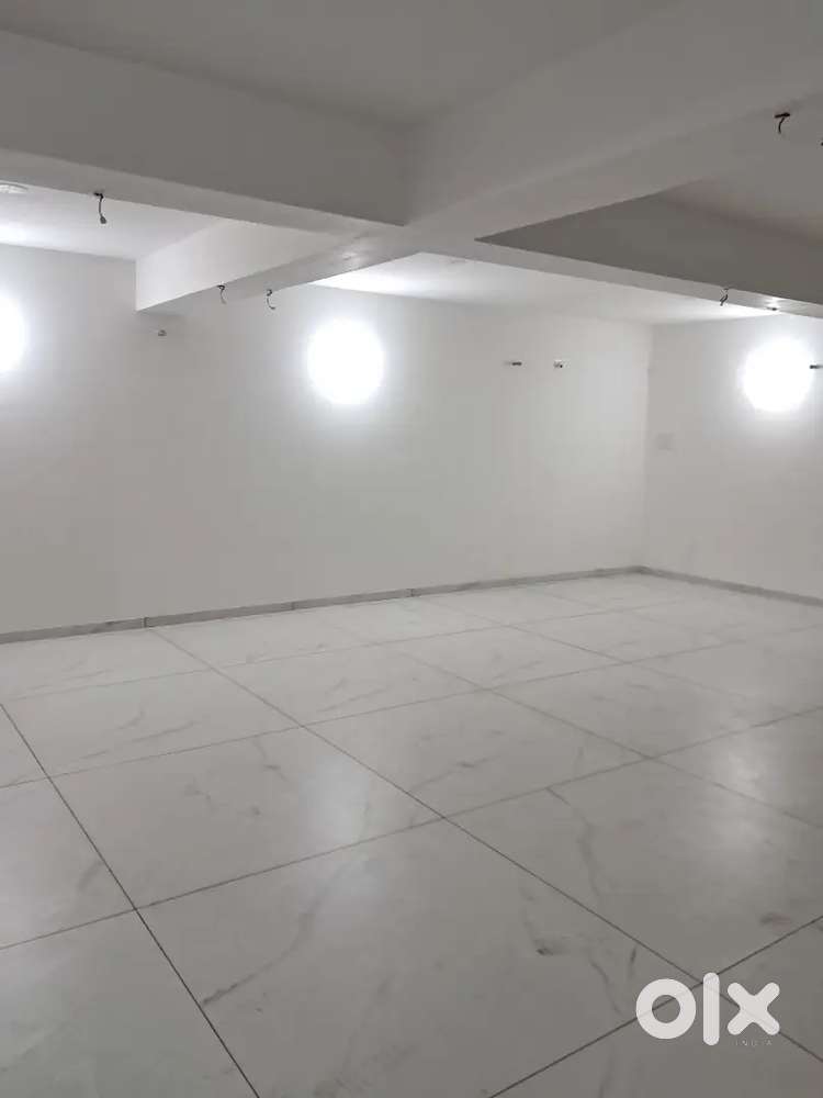 820 sq ft 2nd floor Showroom for rent @nanavati chowk