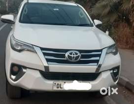 2017 December fortuner 95000 km running insurance available 2nd key
