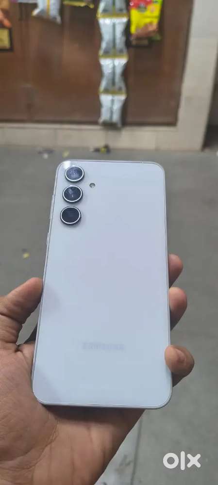 10 months used in warranty phone bil box complete charging nhi hai