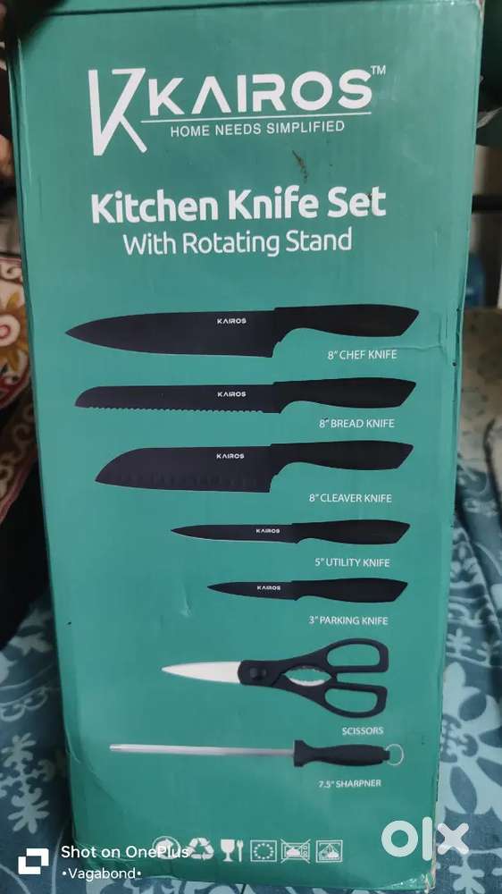 Kitchen knife with rotating stand