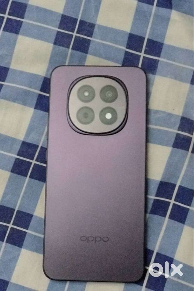 OPPO F29. Only 4 MONTHS used phone .
