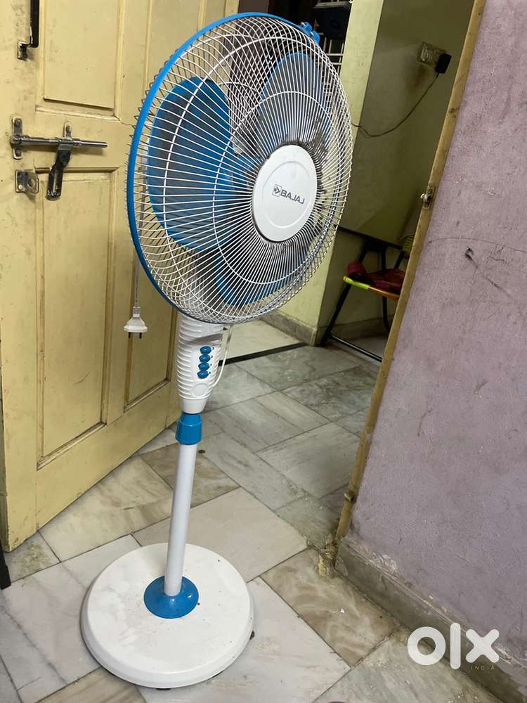 Bajaj pedestal fan (price negotiable)