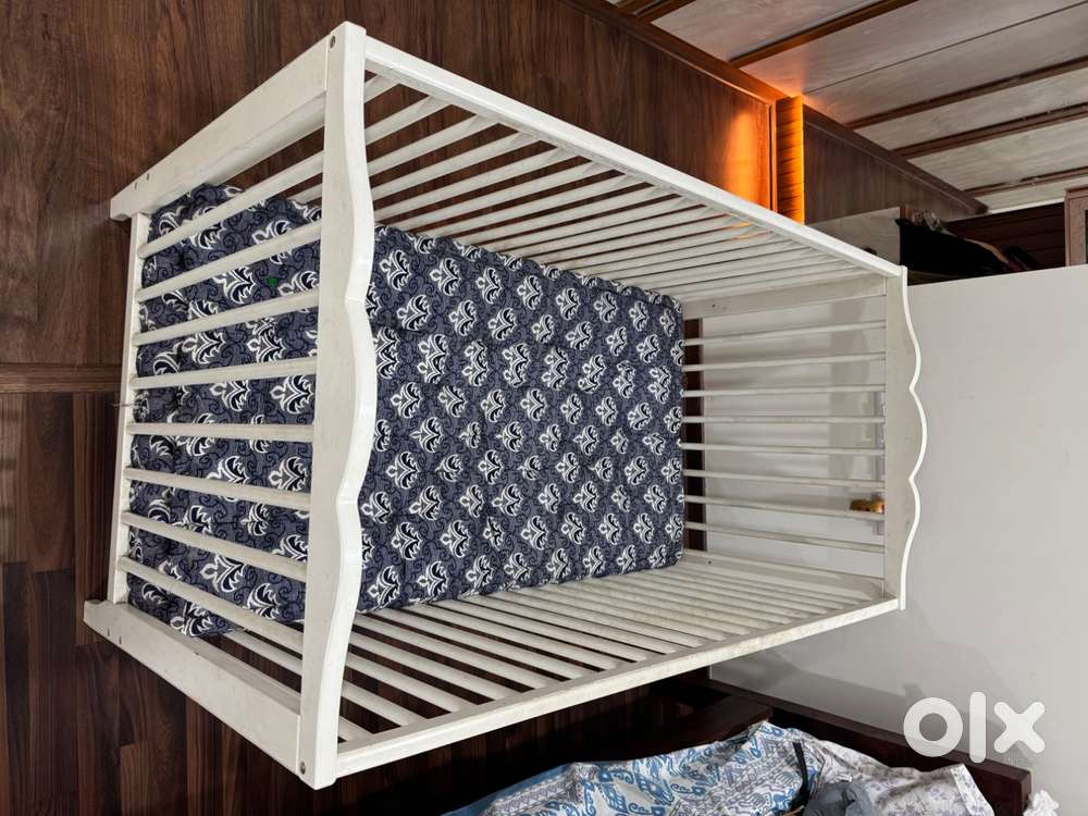 Kids Crib with mattress