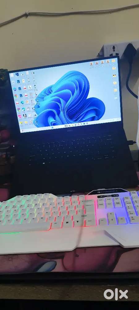 Dell  i7 processor 32 gb ram laptop sell karna urgent jisko chaiye wo