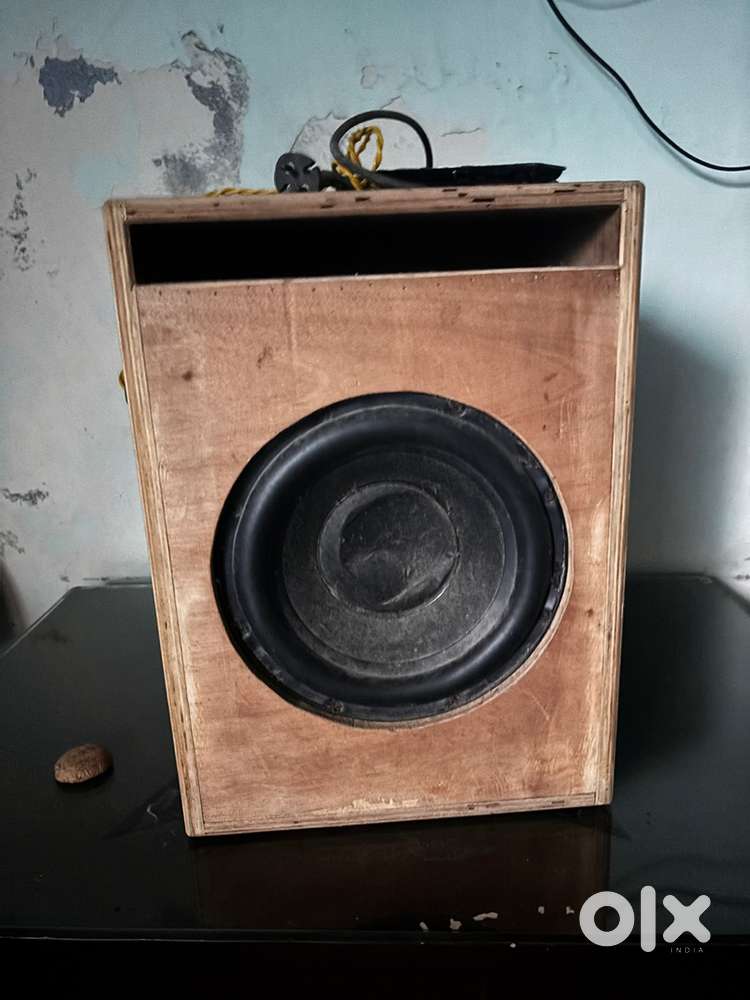 Bass tube for car