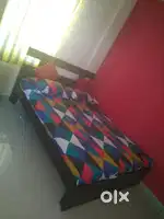 5 year old queen size matress and cot for sale with mini fridge