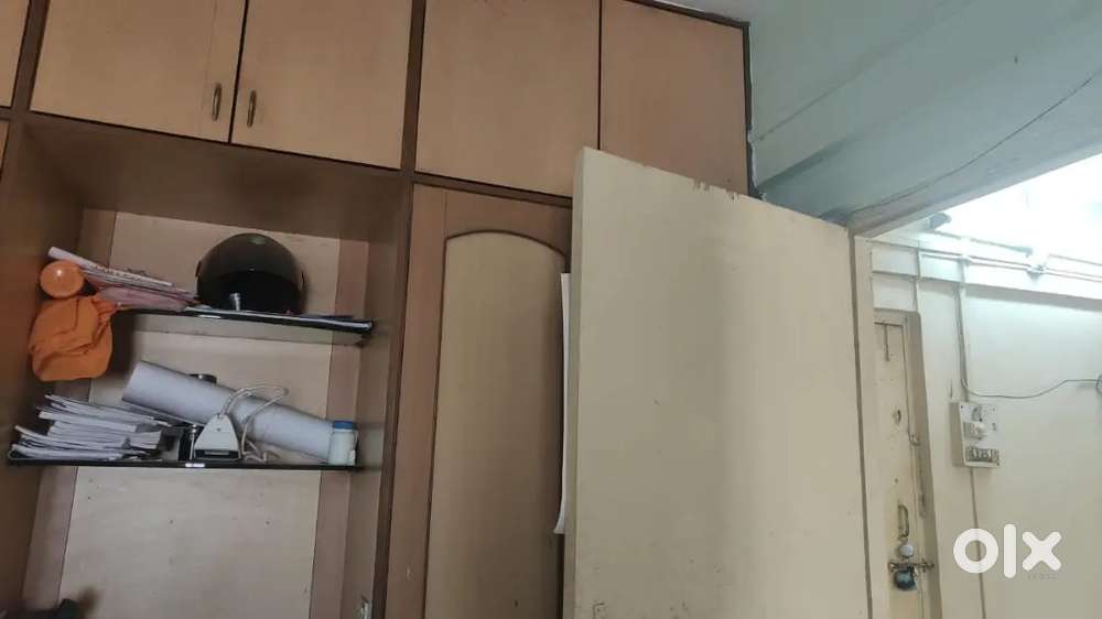 We need urgent female flatmate in bedroom