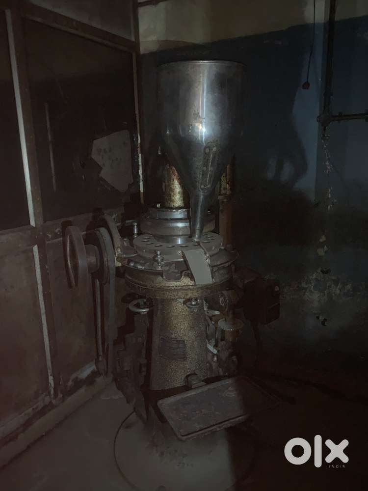 Pharmaceutical manufacturing machinery