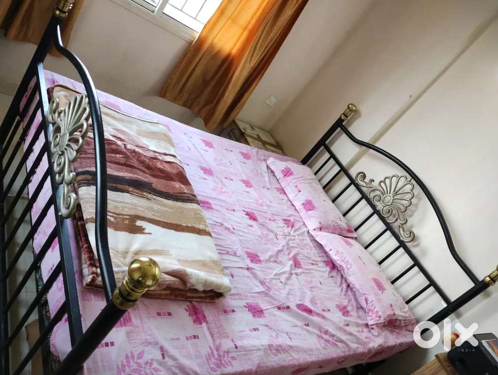 Metal coat with brass head,king size and mattress