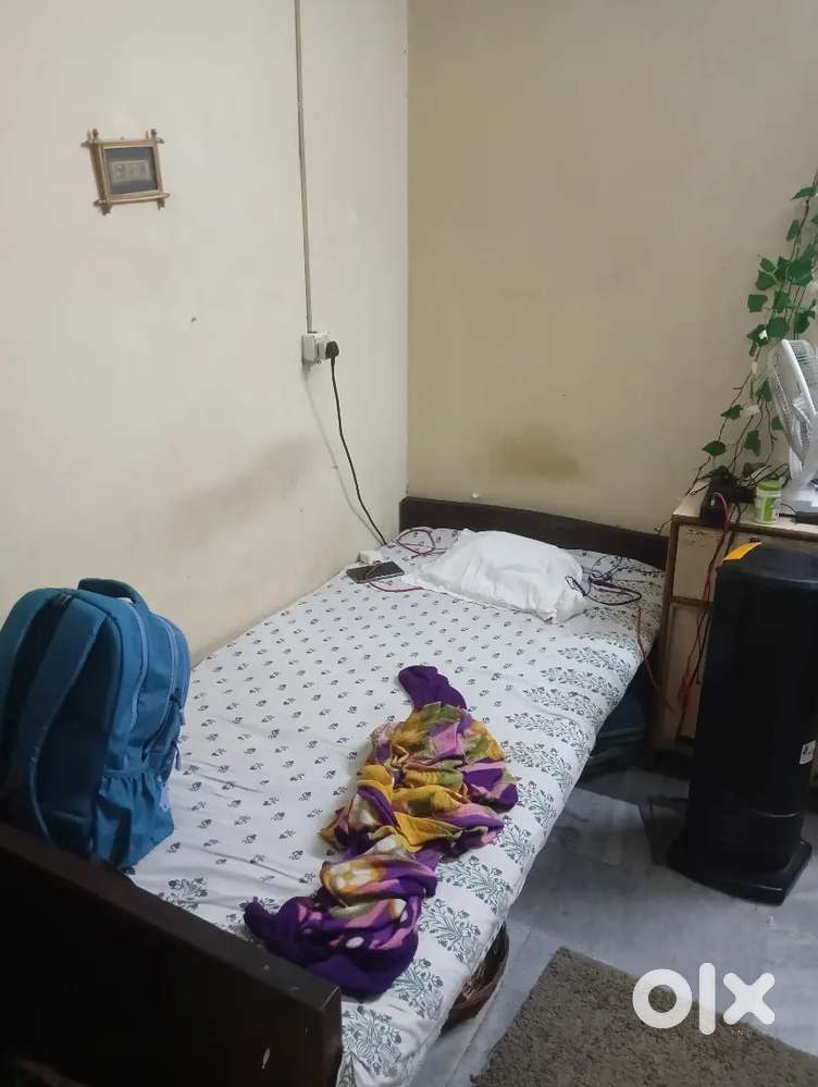 Room mate  who job