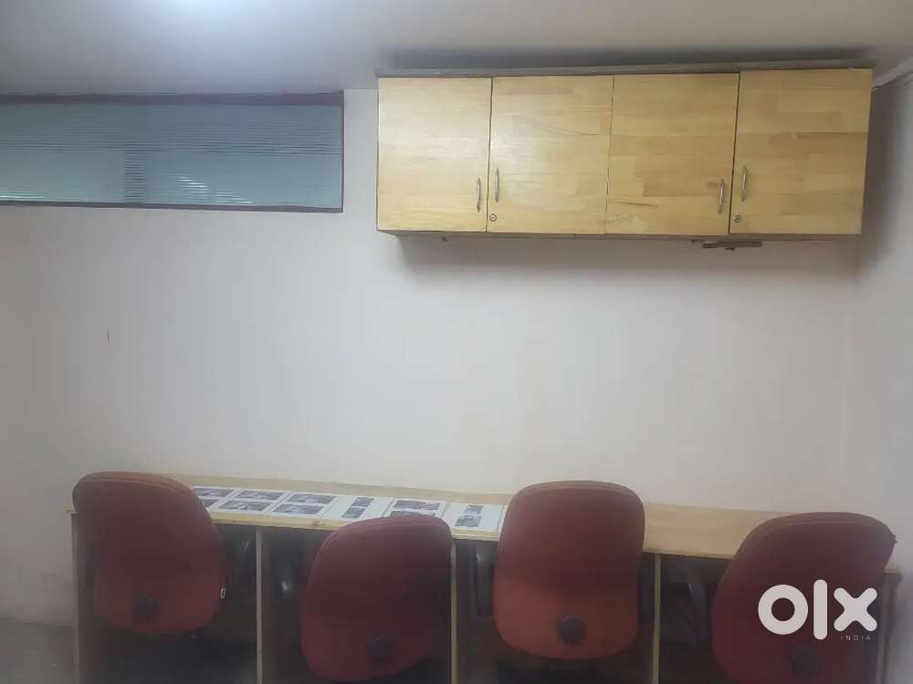 10 workstation + MD cabin fernished 15000 rent