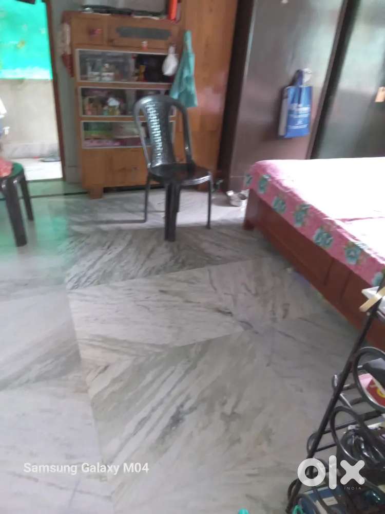 Private house (leas hold 99 years).