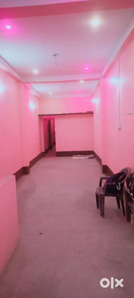 1हॉल फ्रंट में, उसके पीछे 2फ्लैट,उसके पीछे2रूम,2लेट्रिंग बाथरूम,1किचेन