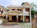Puthuppally - 9.5 Cent , 2200 Sqft , 4 Bed Room Attached New House