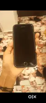 I PHONE 7 BLACK COLOUR