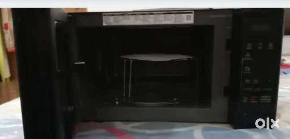 LG 20L Grill Microwave Oven (Model MH2044DB) Excellent Condition