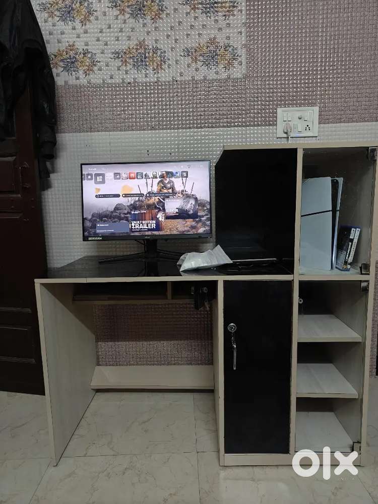 Computer table