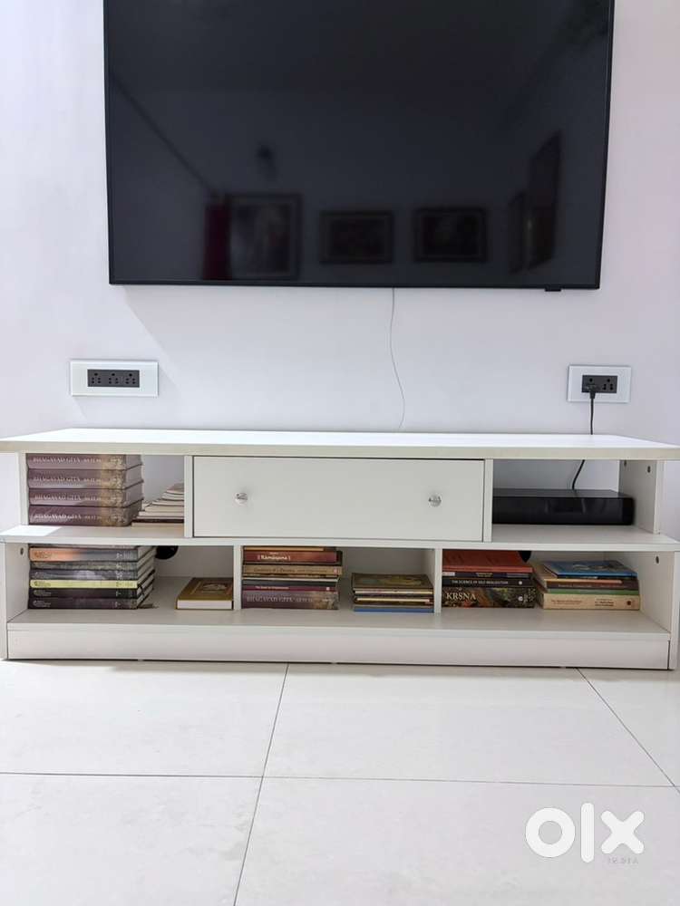 Elegant TV Unit Cabinet