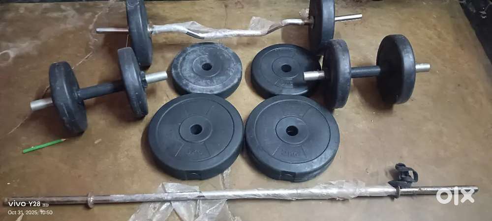“32 kg Gym Weight Set with Dumbbells & Curl Rod – Excellent Condition”