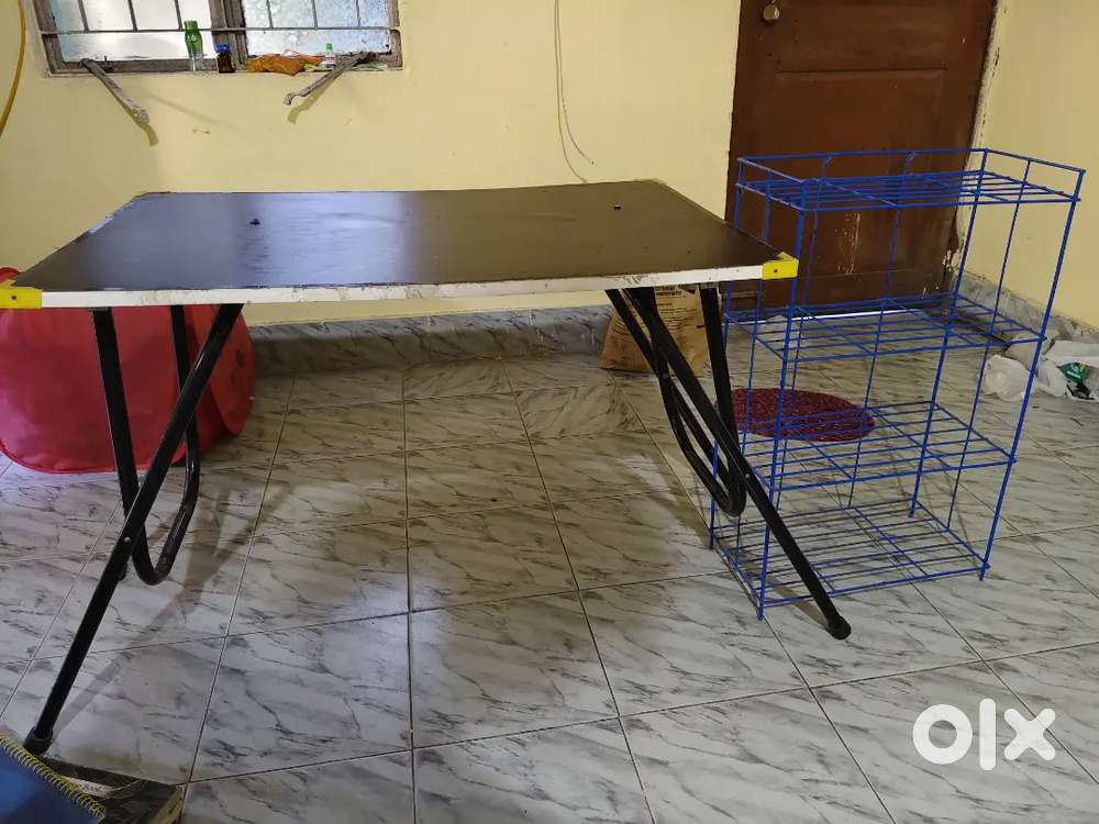 Table with 2 stands