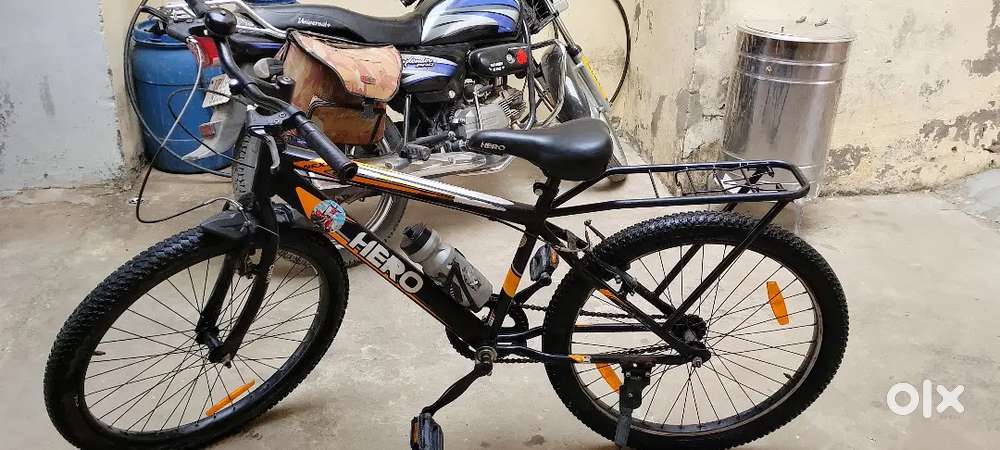 Good. Condition. Blank. Orange. Color