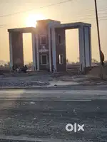कॉर्नर का  प्लॉट, मुख्य  रोड पर 50  फीट  साइड  रोड  पर  30 फीट,