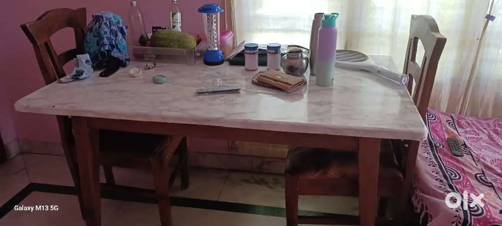 I am Selling ma Used cot and Dining table set