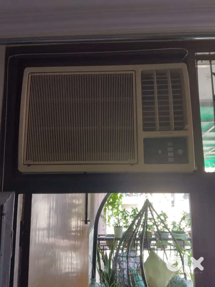 Hitachi AC 2 Ton excellent cooling
