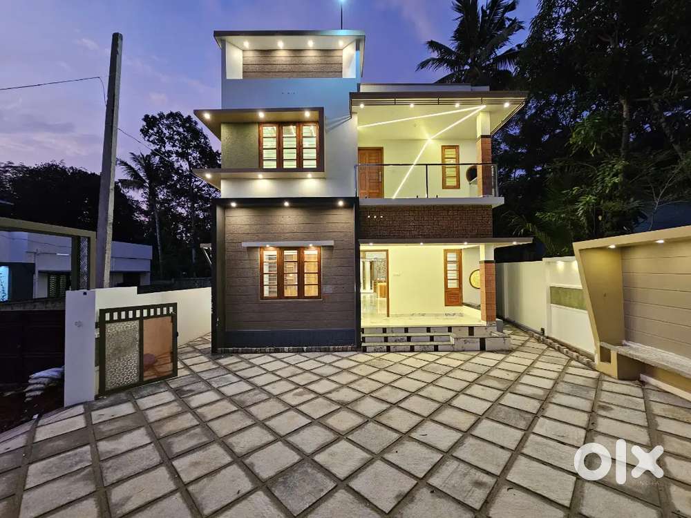 5.5Cent -malayinkeezhu road - 3Carparking